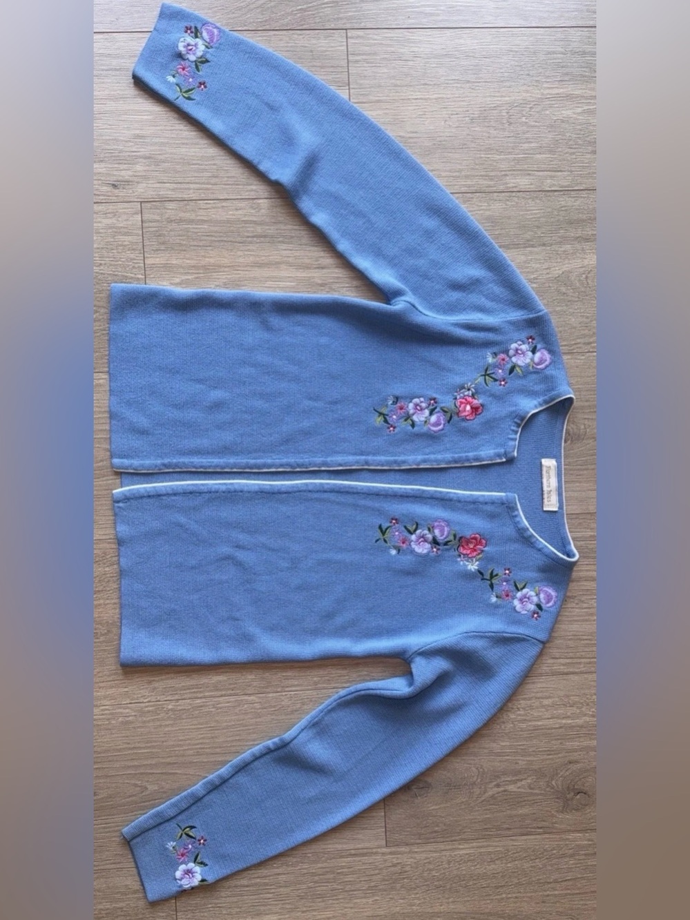 Northern Isles Women's Medium
Blue Knit Cardigan Floral Embroidered Open Front